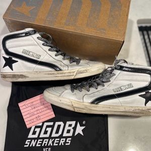VGUC golden goose, sz 40.  So neutral and go with everything!  Comfy too!